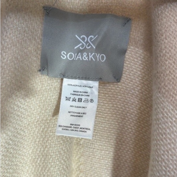Soia & Kyo Beige and Gray Poncho - one size fits most - Picture 4 of 6